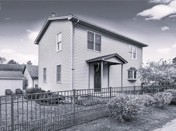 110 N Cross St, Columbiana, OH 44408