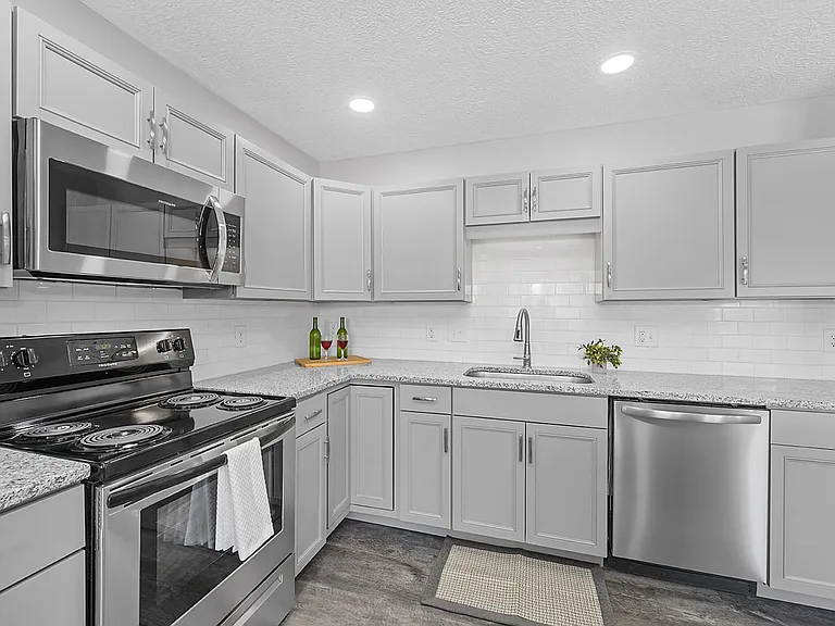 Skyridge Apartment Homes — Photo 8