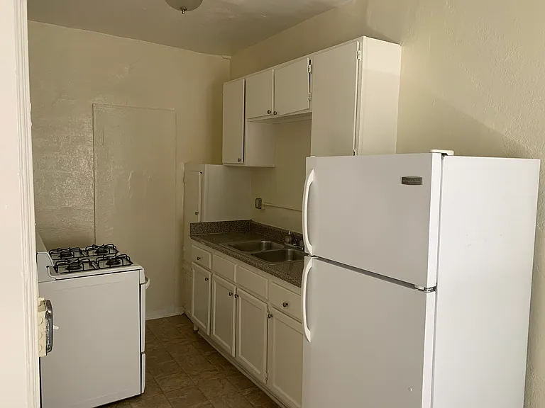 422 S Grand View St #A408 — Photo 6