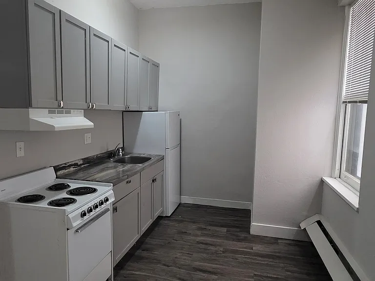 7th Place Apartments — Photo 23