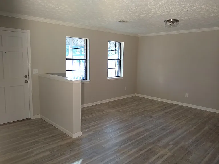 2525 Lake Ct — Photo 3