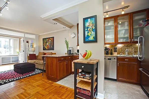 Sold by R New York | media 3