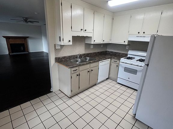 3rd image of 151 East Dr