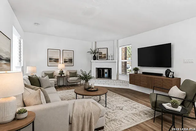 2 bed, 1.5 bath, 1228 sqft, $1,695 — Photo 2