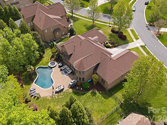 3rd image of 7004 Camrose Crossing Ln