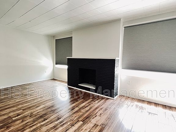 3rd image of 1526 W 4th Ave