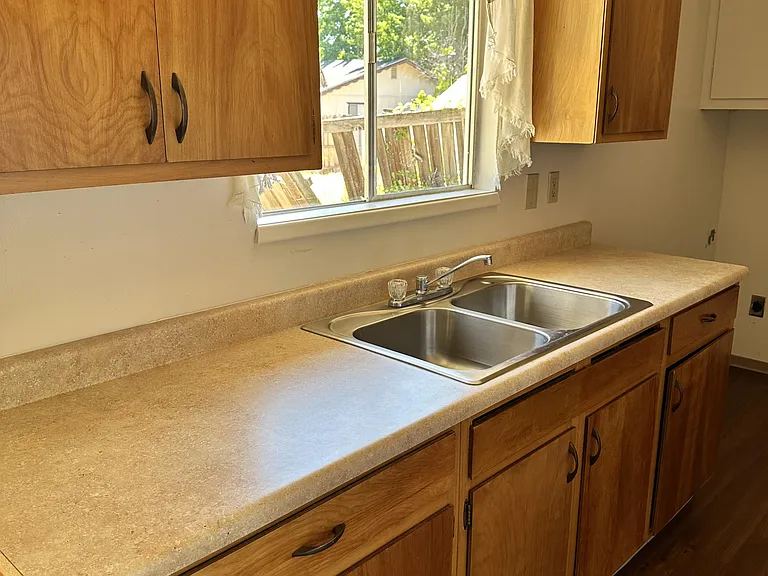 922 S Oregon St — Photo 3