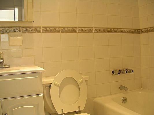 5th image of 155 E 84th St APT 3C