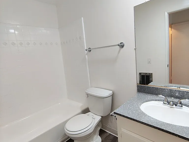 Klump Terrace Apartments — Photo 5