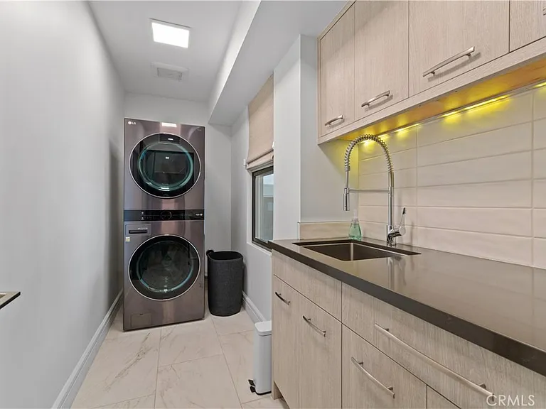 802 Bard St — Photo 33