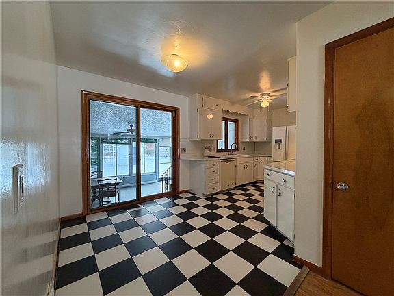 5th image of 26 Merrydale Dr