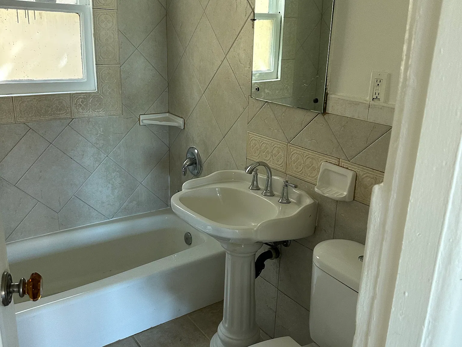 1 bed, $2,500 — Photo 4