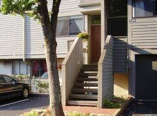 190 Sunrise Hill Rd, Norwalk, CT 06851