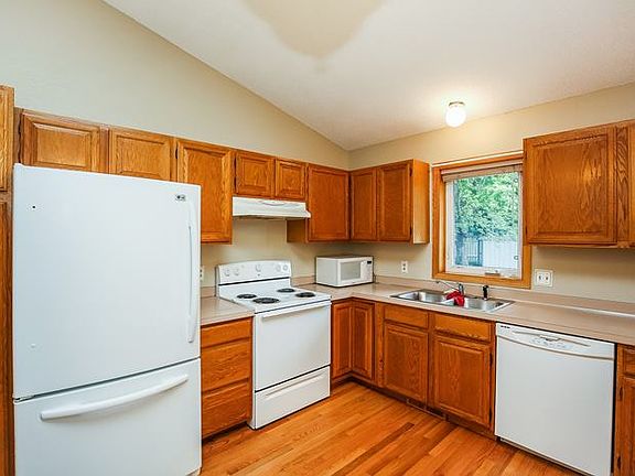 5th image of 14612 Fieldcrest Ln