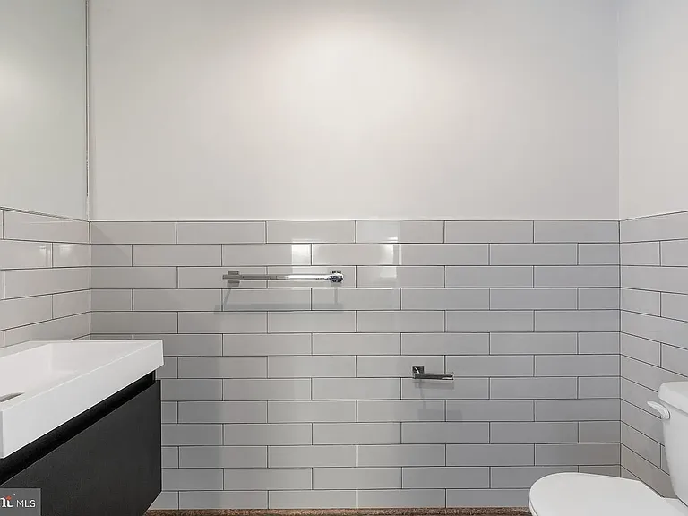 512 E Girard Ave #103 — Photo 9