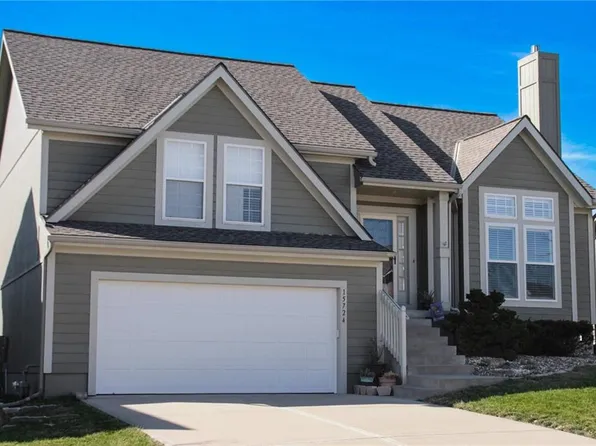 15724 S Brookfield St, Olathe, KS 66062