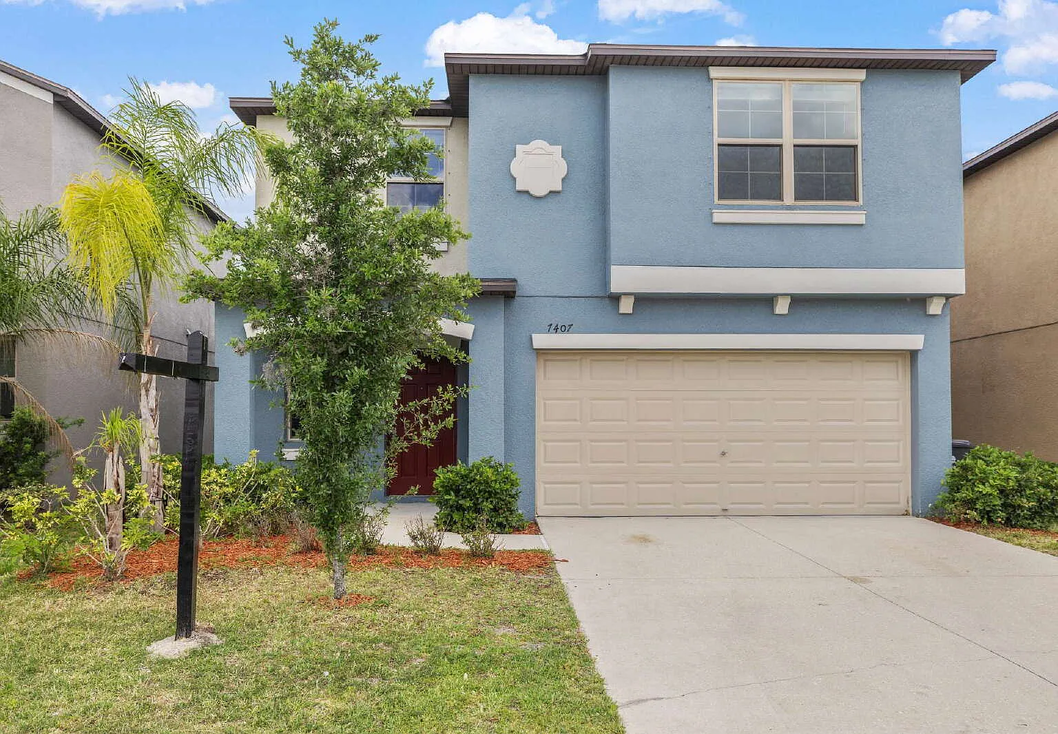 5 bed, 2.5 bath, 2215 sqft, $2,700 — Photo 1
