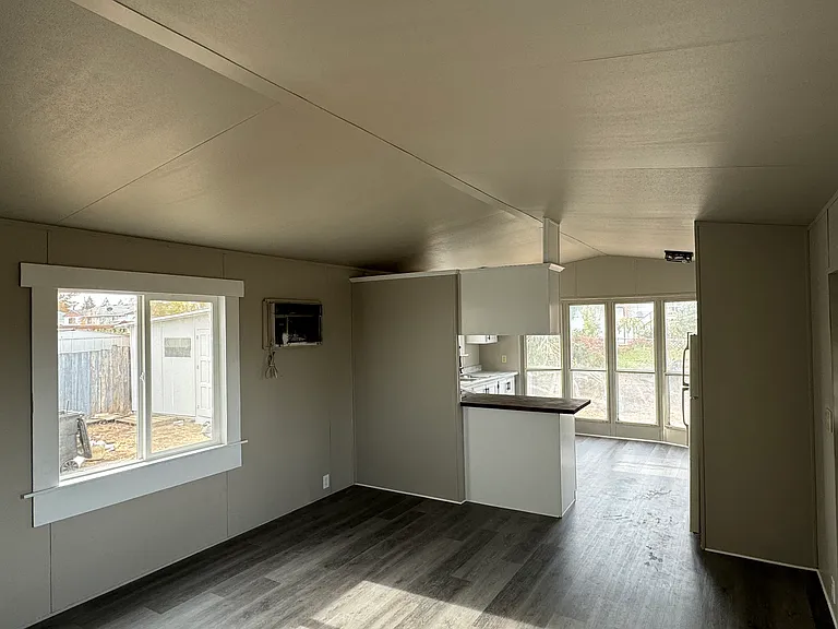 4350 Sun Dr NE — Photo 10