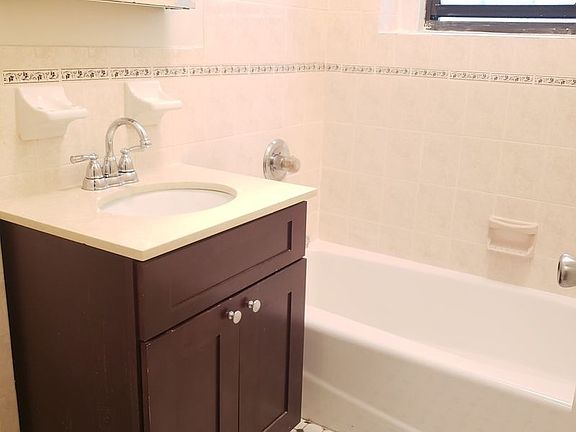 4th image of 517 W 113th St #2I8