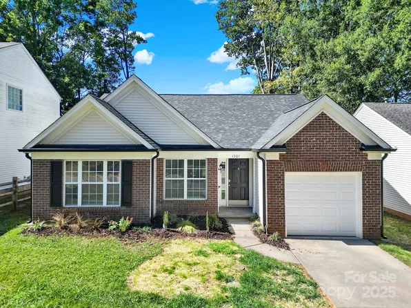 1507 Rumstone Ln, Charlotte, NC 28262