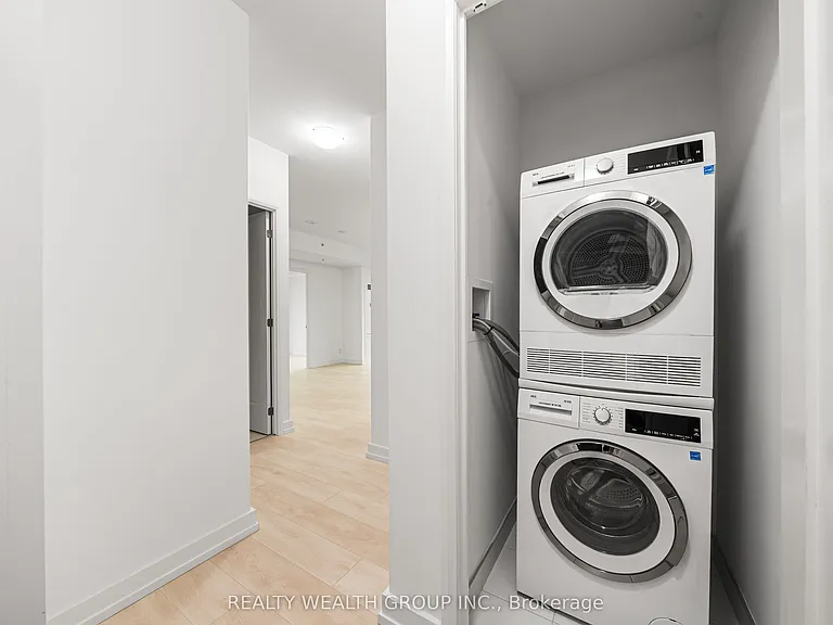 75 James St S #1224 — Photo 14