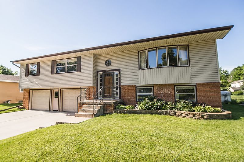 1st image of 107 Fairview Dr