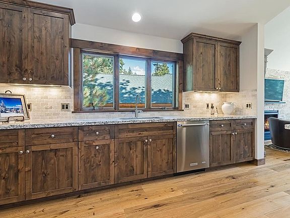 4th image of 736 Rosewood Cir