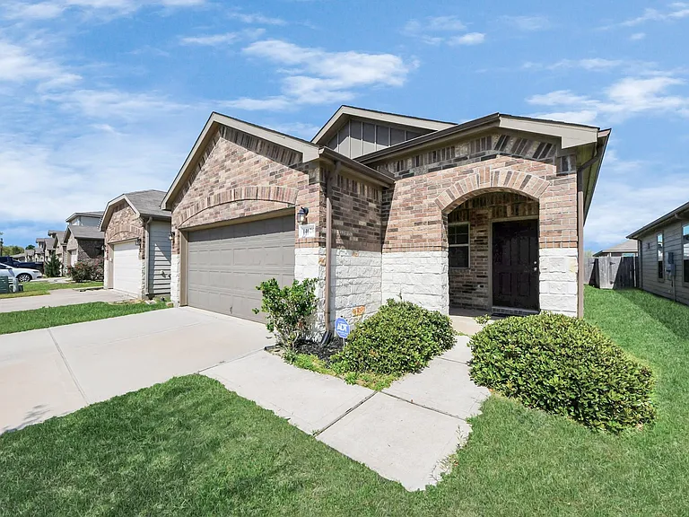 14626 Sierra Garden Dr — Photo 2