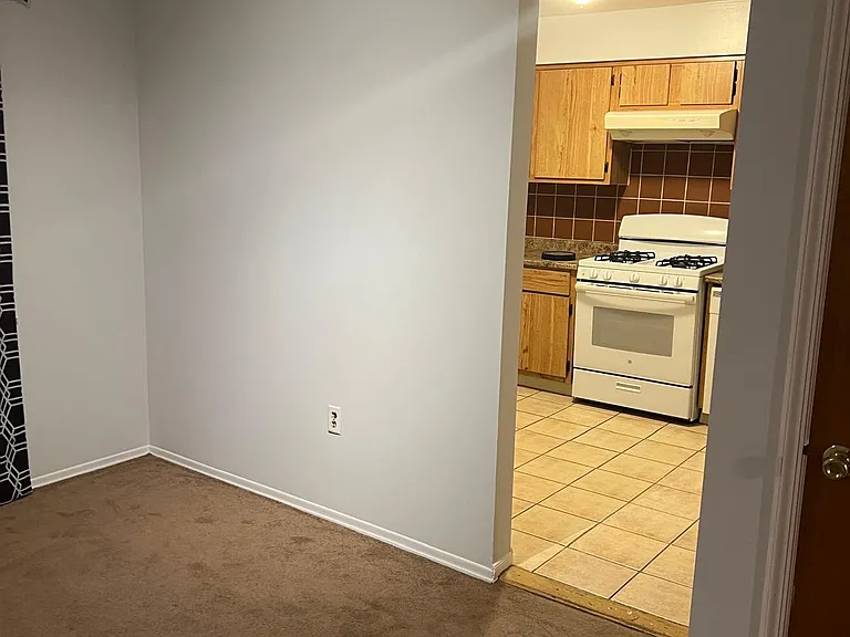 Dining to Kitchen