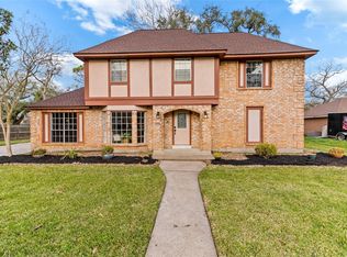 105 Poinciana St, Lake Jackson, TX 77566
