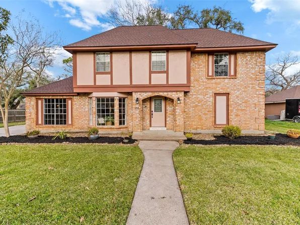 105 Poinciana St, Lake Jackson, TX 77566