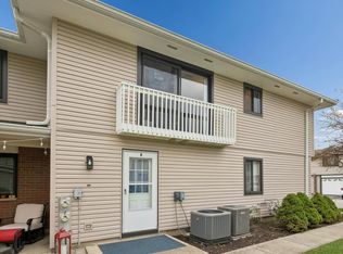 135 Fairlane Ct APT A, Bloomingdale, IL 60108