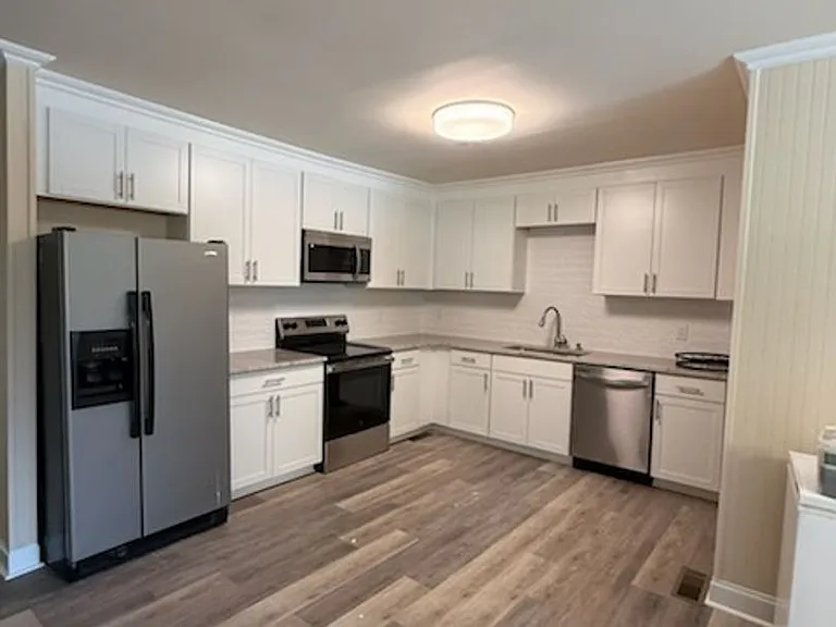 3318 S Irby St — Photo 2