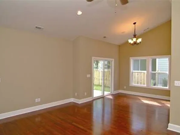 42 Carolina Village Cir, Beaufort, SC 29906