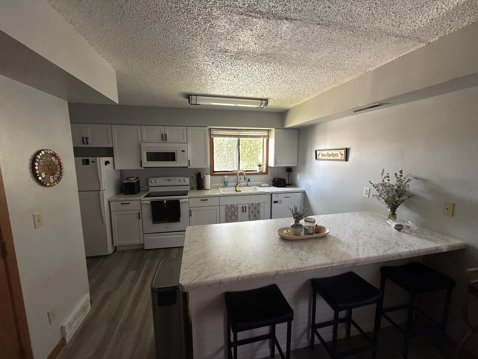 3 bed, 1.5 bath, 1200 sqft, $2,175 — Photo 3