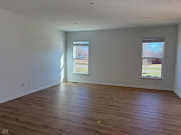 3rd image of 4946 Carmine Ct