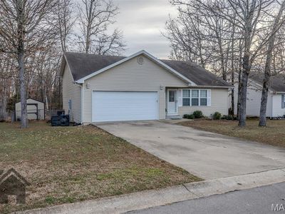 1402 Raspberry Dr, Lebanon, MO, 65536