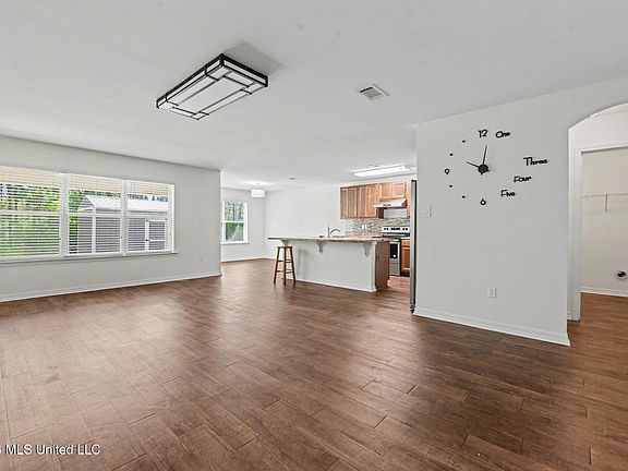 3rd image of 35 Whisperwood Ln
