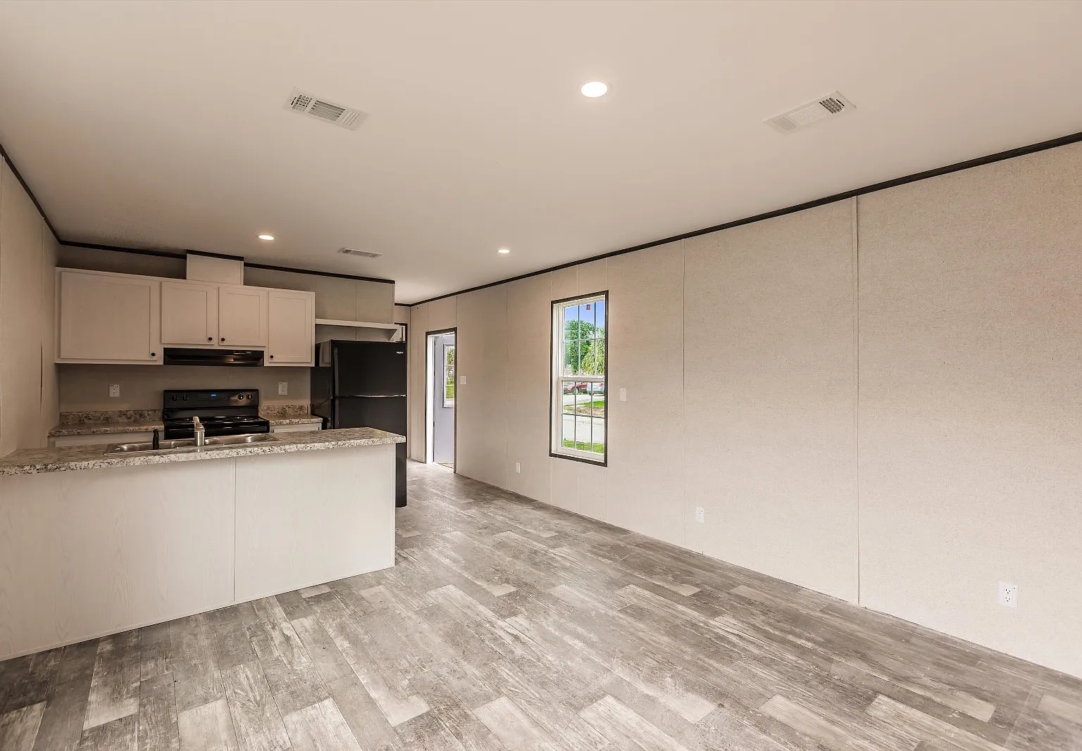3 bed, 2.0 bath, $1,095 — Photo 4