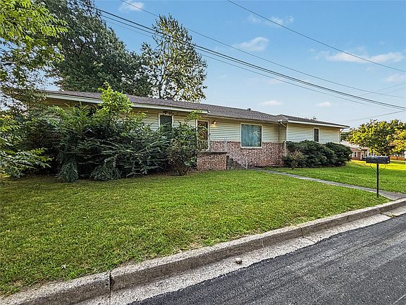 2nd image of 1202 Don Ave