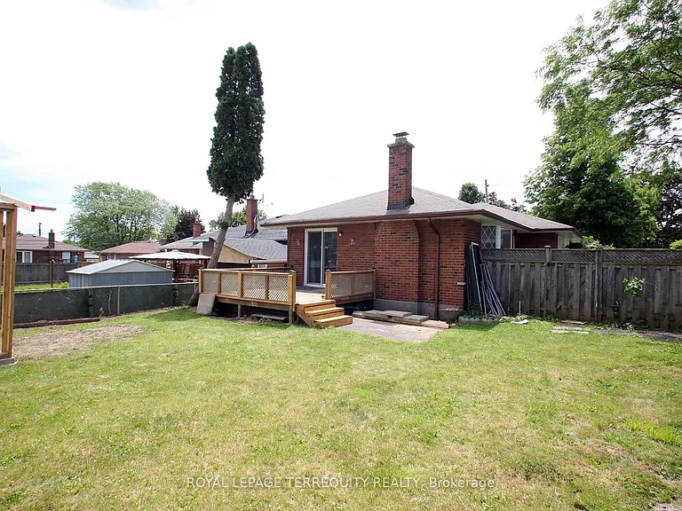 1 Barnes Cres — Photo 25
