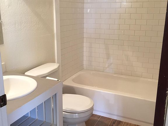 Modern bathrooms with easy maintenance tile