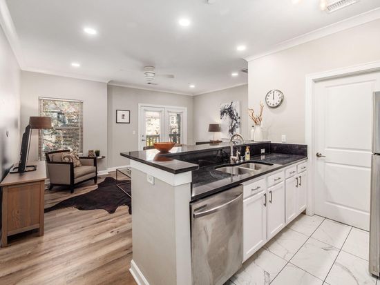 37 Buttles Ave APT D, Columbus, OH 43215