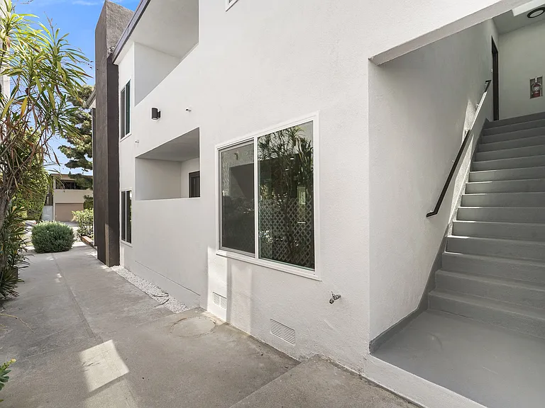 1128 23rd St #4 — Photo 7
