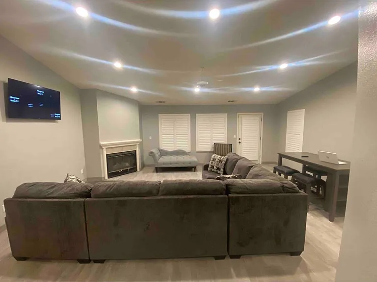 1209 Fairway Dr — Photo 3