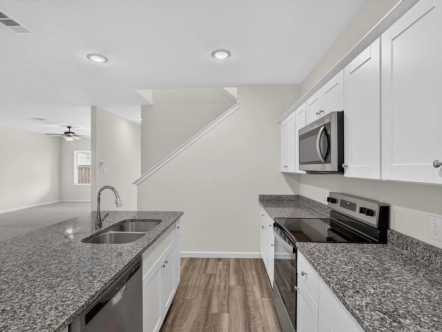 5 bed, 2797 sqft, $2,390 — Photo 3