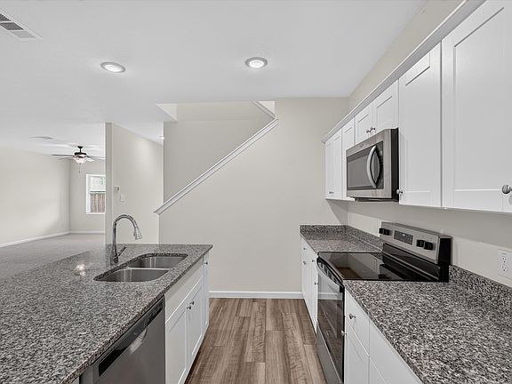 3rd image of 1807 Washington St