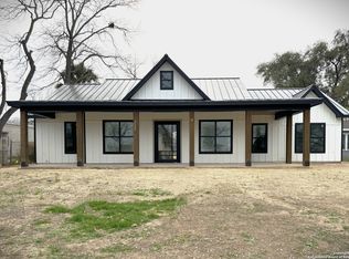 747 N Getty St, Uvalde, TX 78801