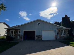 1215 W Ridgeview Dr, Appleton, WI 54914