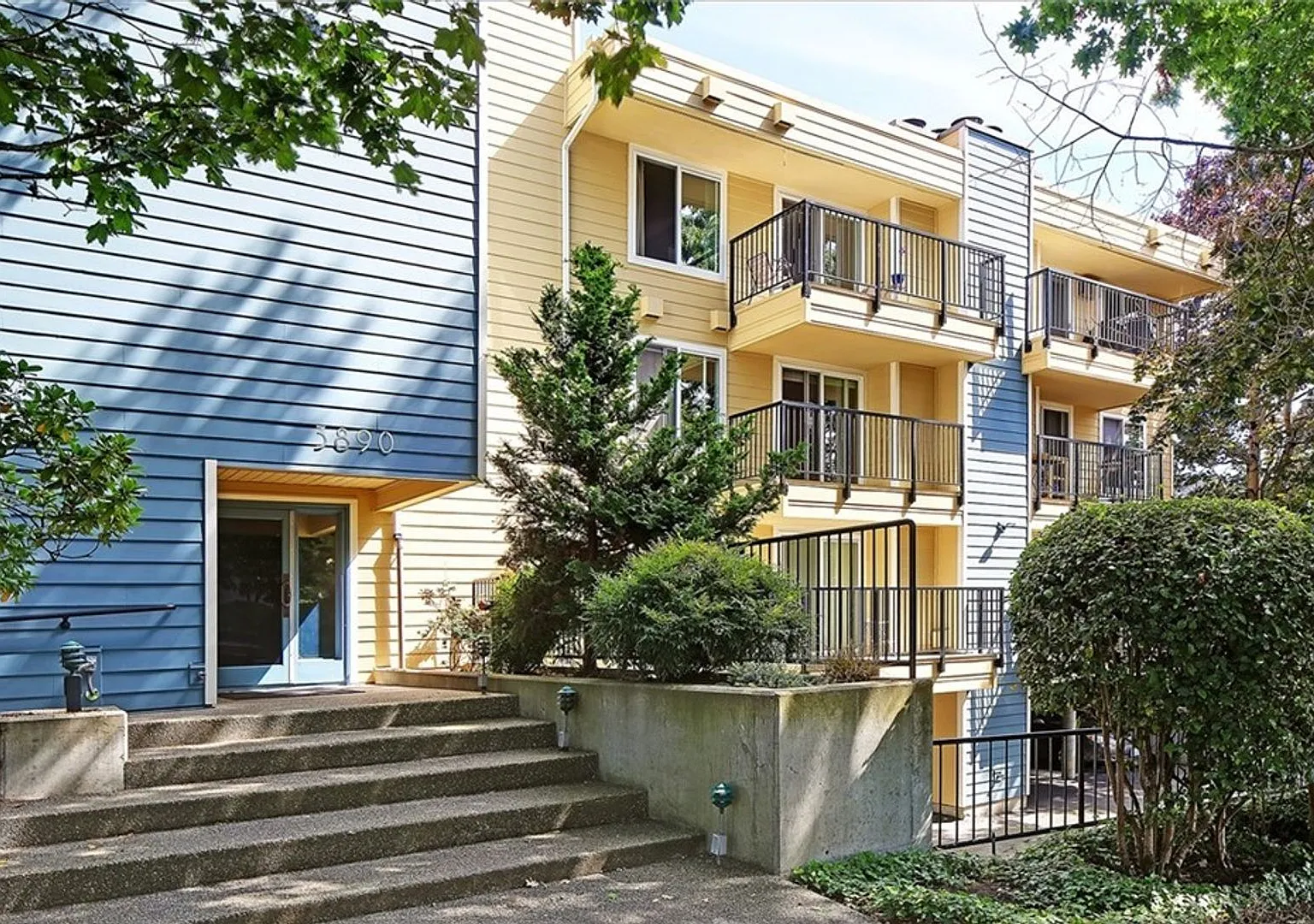 Beautifully Remodeled 1 Bed / 1 Bath in Wallingford/Fremont — Photo 1